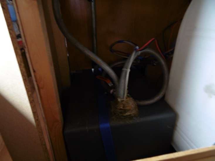 Réservoir sous evier, avec pompe immerge