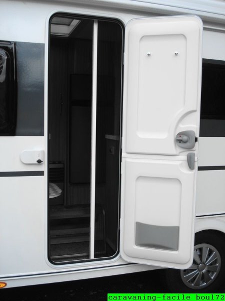 porte avec moustiquaire